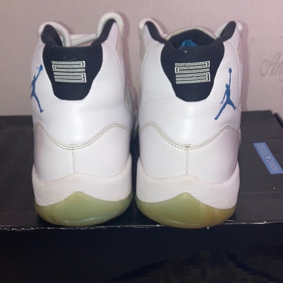 (SOLD) Jordan 11 legend blue - Picture 4 of 6